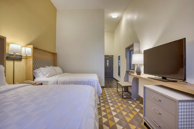 Images Holiday Inn & Suites Madison West - Middleton by IHG