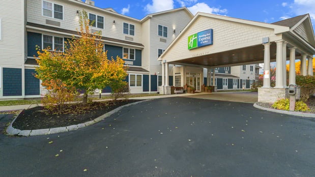 Images Holiday Inn Express & Suites Hampton South-Seabrook by IHG