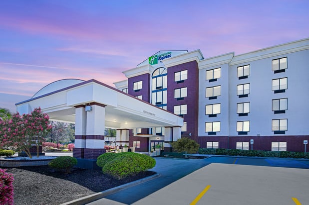 Images Holiday Inn Express & Suites Birmingham - Inverness 280 by IHG