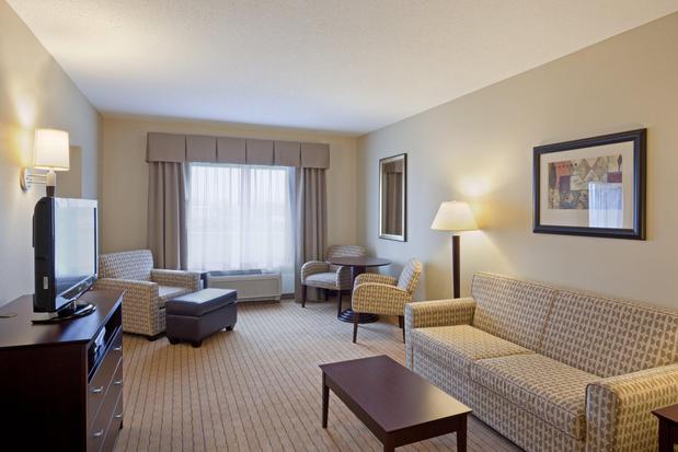 Images Holiday Inn Express & Suites Malone, an IHG Hotel