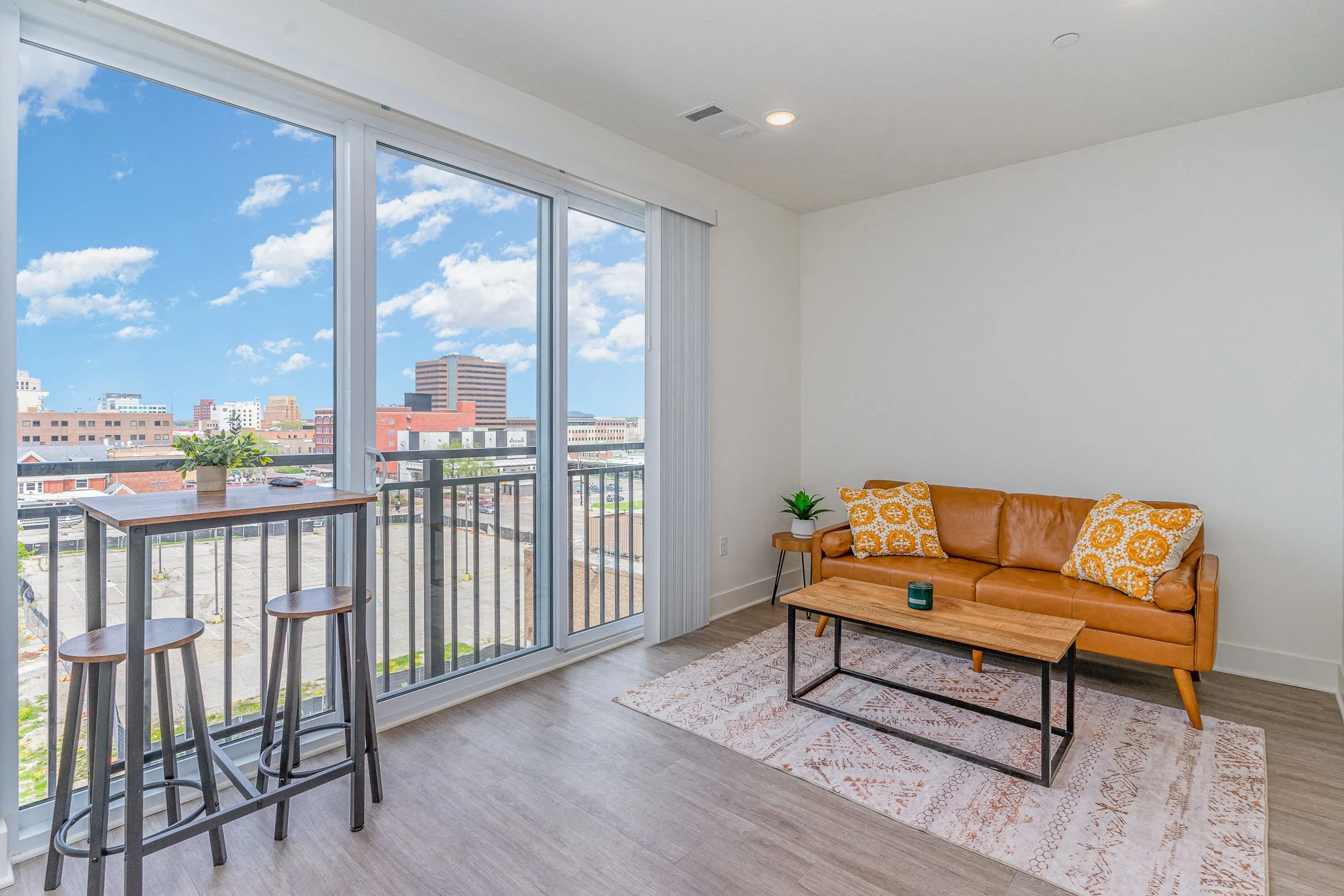 living room at Lansing City View Apartments 