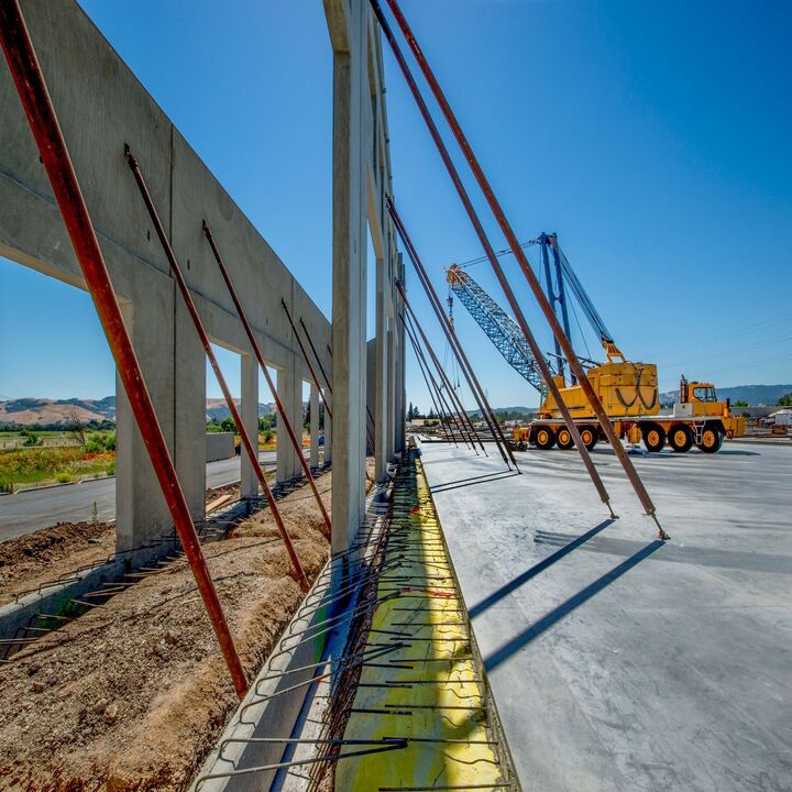 Images Howell Crane & Rigging Inc