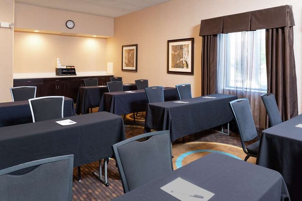 Images Hampton Inn & Suites Cleveland-Airport/Middleburg Heights