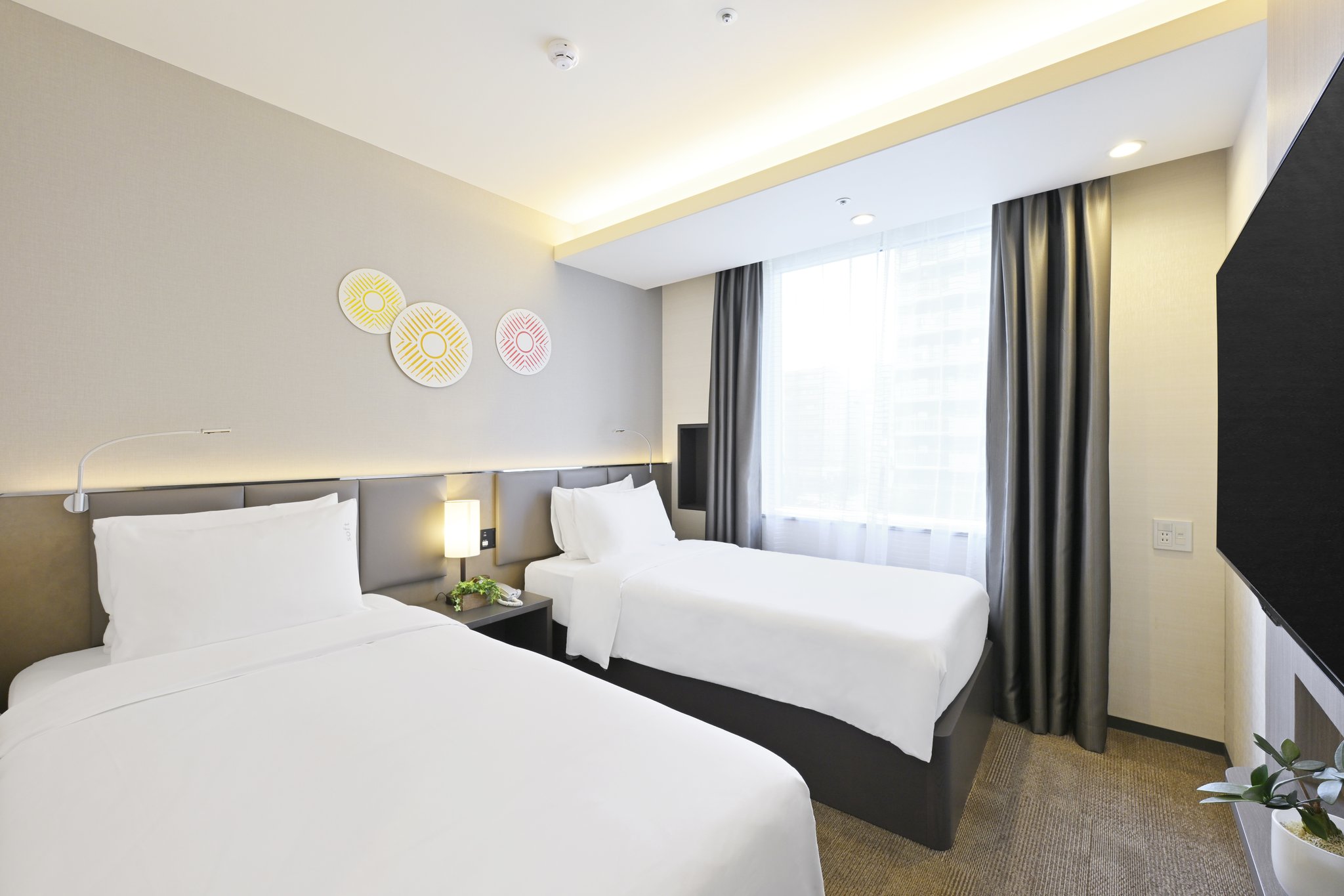 Images Holiday Inn & Suites Shin Osaka by IHG