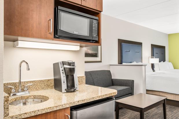 Images Holiday Inn Express & Suites Wilmington-Newark by IHG