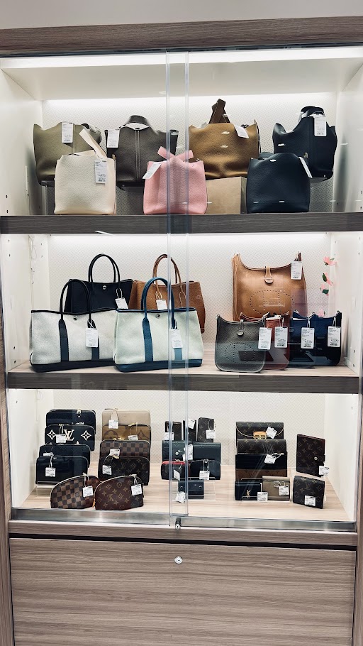 Images KOMEHYO（コメ兵）天神店