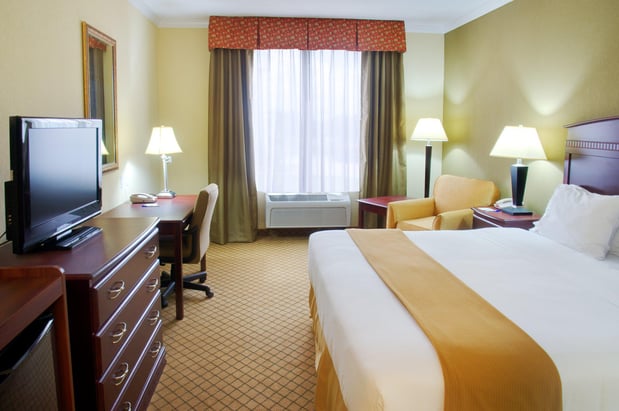 Images Holiday Inn Express & Suites Winnie by IHG