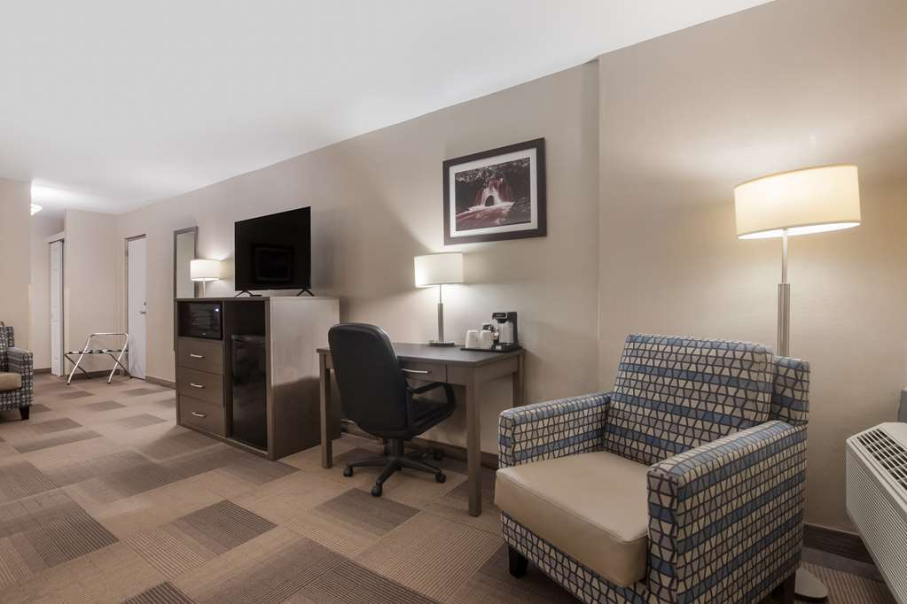 QueenSuite Best Western St Catharines Hotel & Conference Centre St. Catharines (905)934-8000