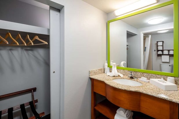 Images Hampton Inn & Suites St. Louis at Forest Park