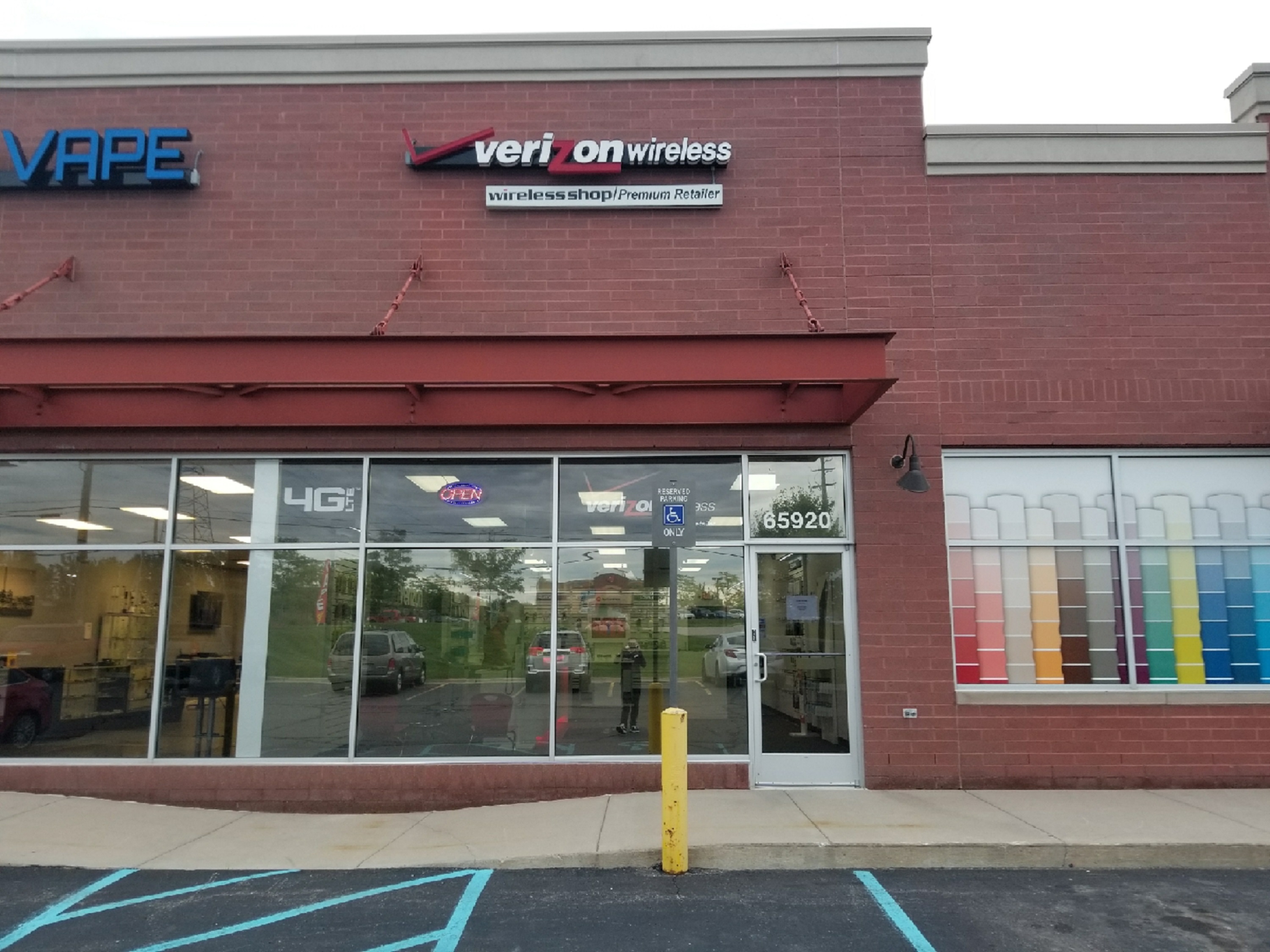 Verizon Authorized Retailer – GoWireless Photo