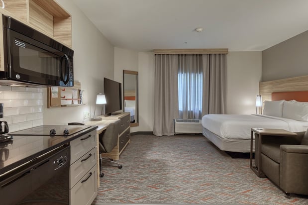 Images Candlewood Suites Milwaukee Airport-Oak Creek by IHG