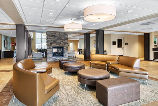 Images Candlewood Suites Building 38300