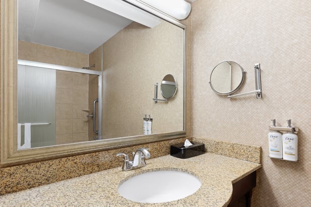 Images Holiday Inn Knoxville West- Cedar Bluff Rd by IHG