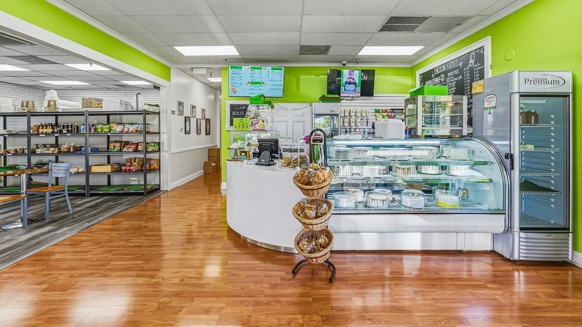 Local Deerfield Cake Bakery with fresh cakes made daily. 
