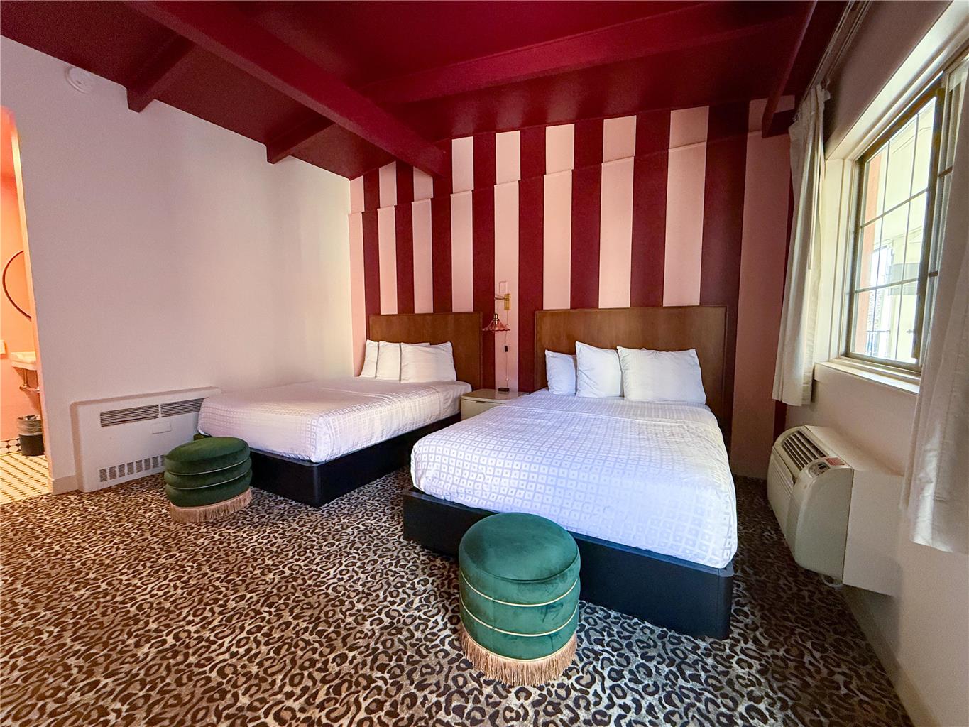 2 Double Beds