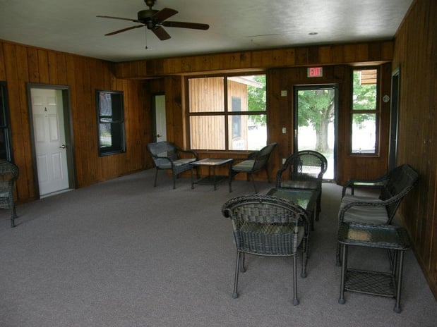 Images Redwood Inn & Suites