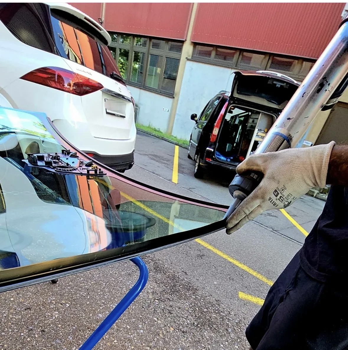 Bilder AUTOGLASDOC - Scheiben Austausch und Steinschlag Reparatur