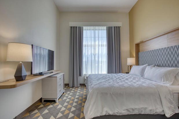 Images Holiday Inn & Suites Madison West - Middleton by IHG