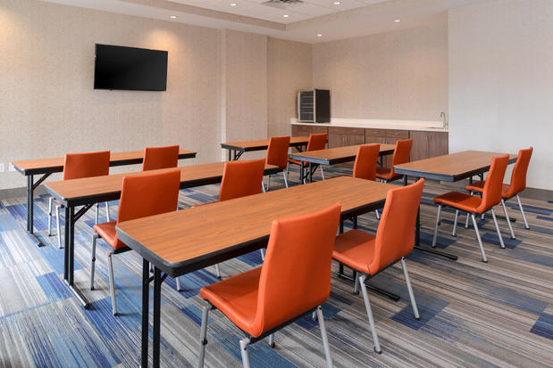 Images Holiday Inn Express & Suites Trinity, an IHG Hotel