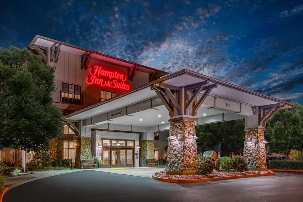 Hampton Inn & Suites Windsor - Sonoma Wine Country - Windsor, CA 95492 - (707)837-9355 | ShowMeLocal.com