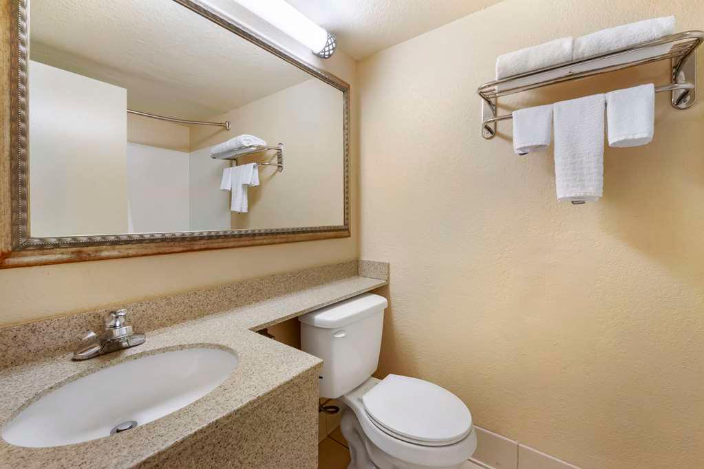 King Guest Room Bathroom Best Western International Speedway Hotel Daytona Beach (386)258-6333
