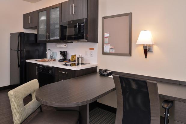 Images Candlewood Suites Austin Airport by IHG