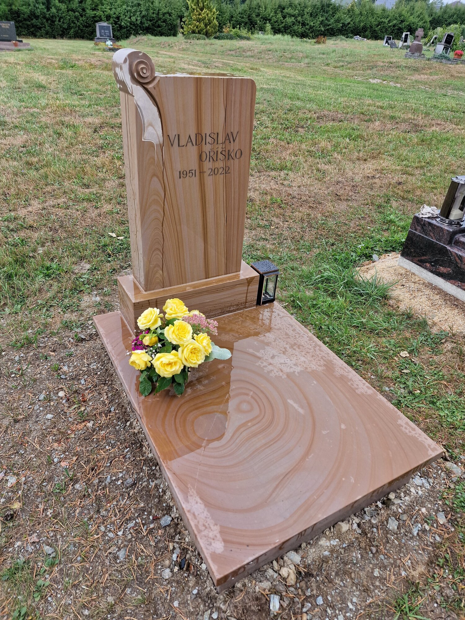 Ludwig Schneider - Denkmale und Steinbau AG - Steinmetz & Grabsteine München, Unterhachinger Straße 15 in München