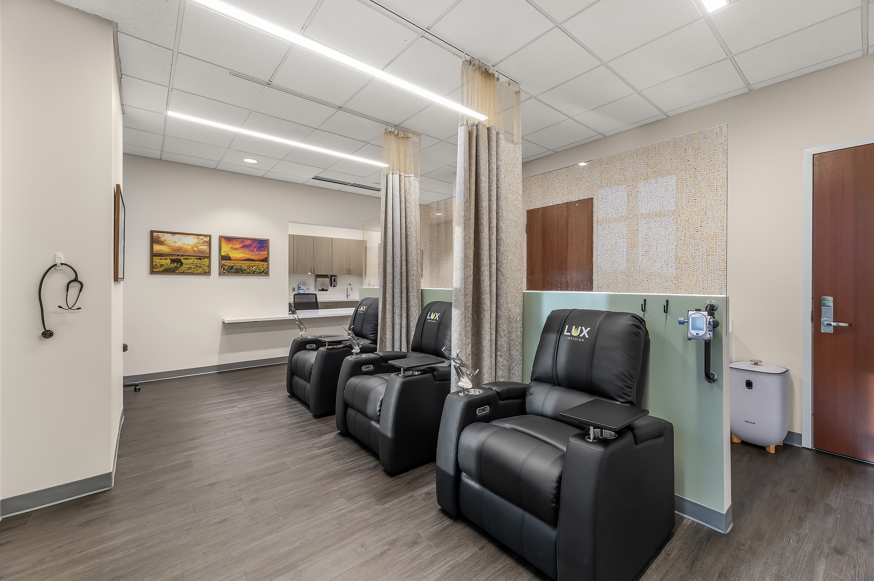 LUX Infusion (Overland Park): Infusion Chairs 