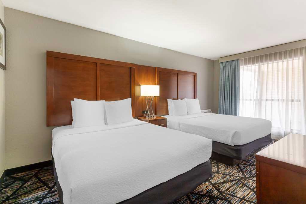 Two Room Suite Best Western Near Lackland AFB/Seaworld San Antonio (210)520-8080