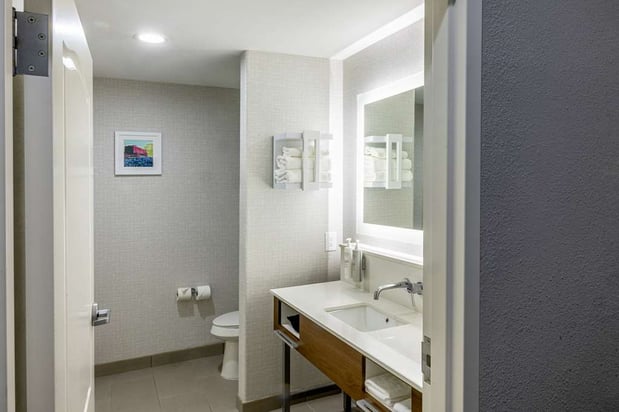 Images Hampton Inn & Suites Cleburne