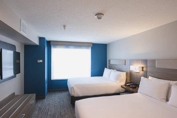Images Holiday Inn Express & Suites Marquette by IHG