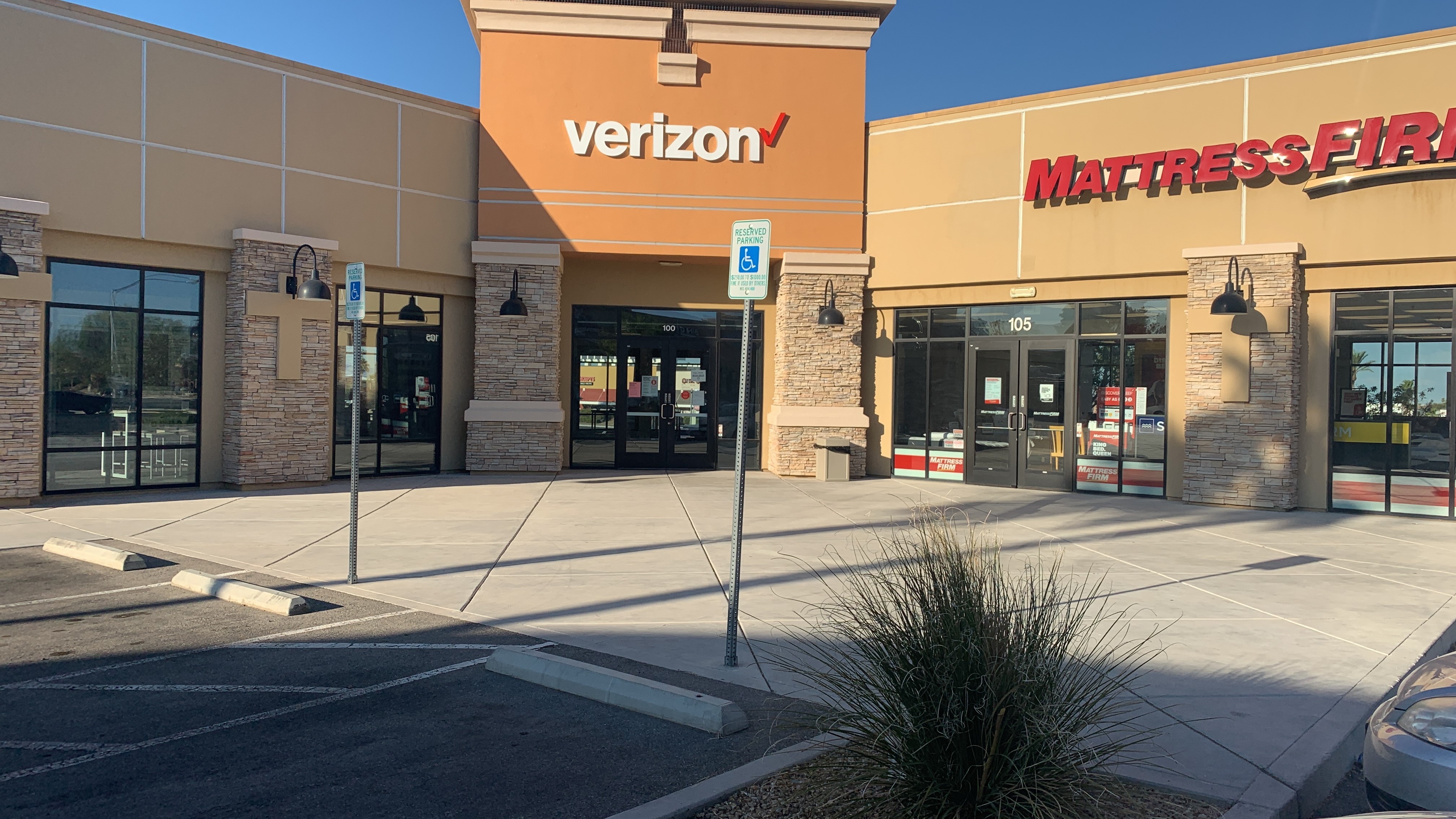 Verizon Authorized Retailer – GoWireless Photo