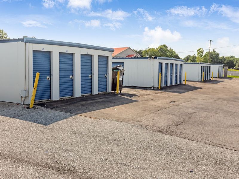 Exterior Units - Storage Express at 3805 N State Highway 7, North Vernon, IN 47265
