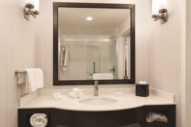 Images Hilton Garden Inn Boston Logan Airport