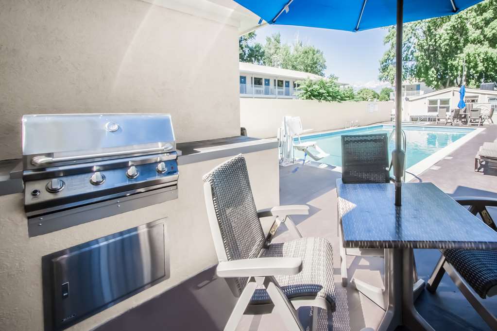 Pool and BBQ Area 