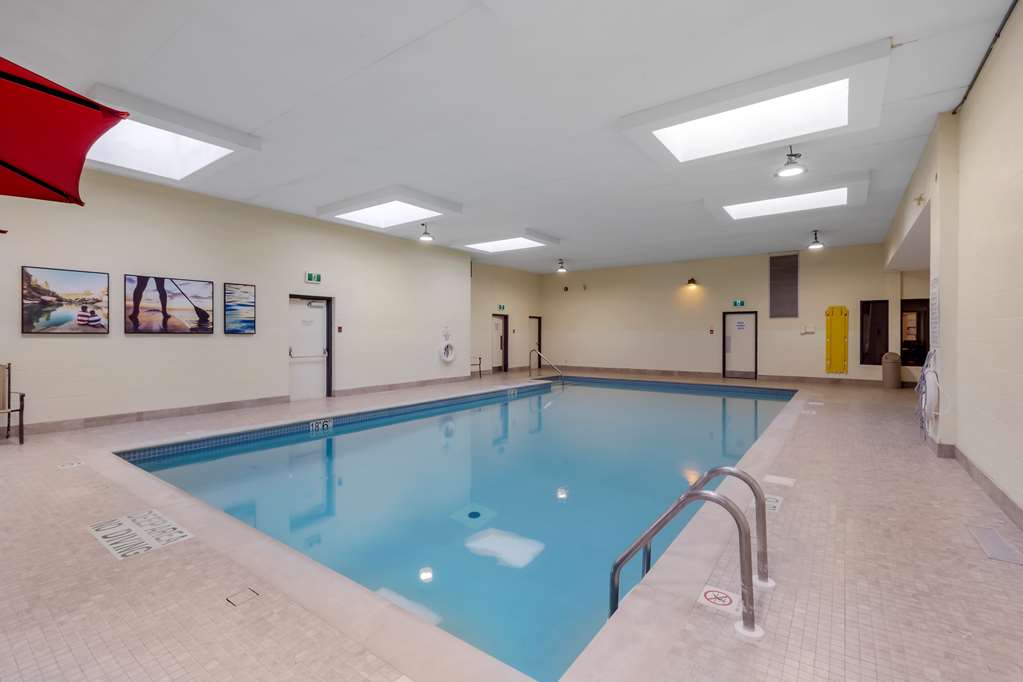 pool Best Western Plus Otonabee Inn Peterborough (705)742-3454