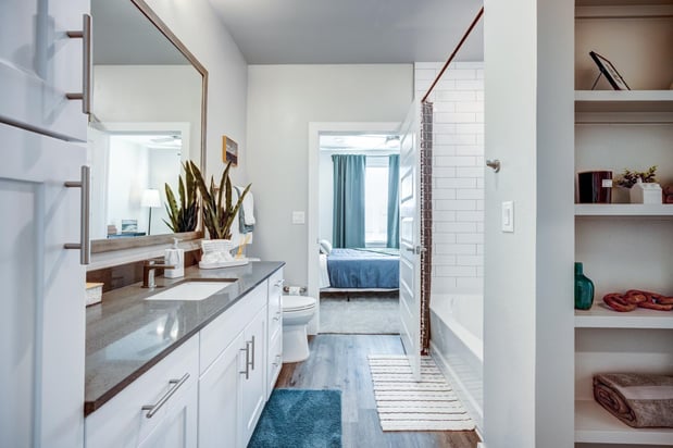 Images Water's Edge Apartments and Townhomes