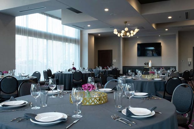 Images The Axis Moline Hotel, Tapestry Collection by Hilton