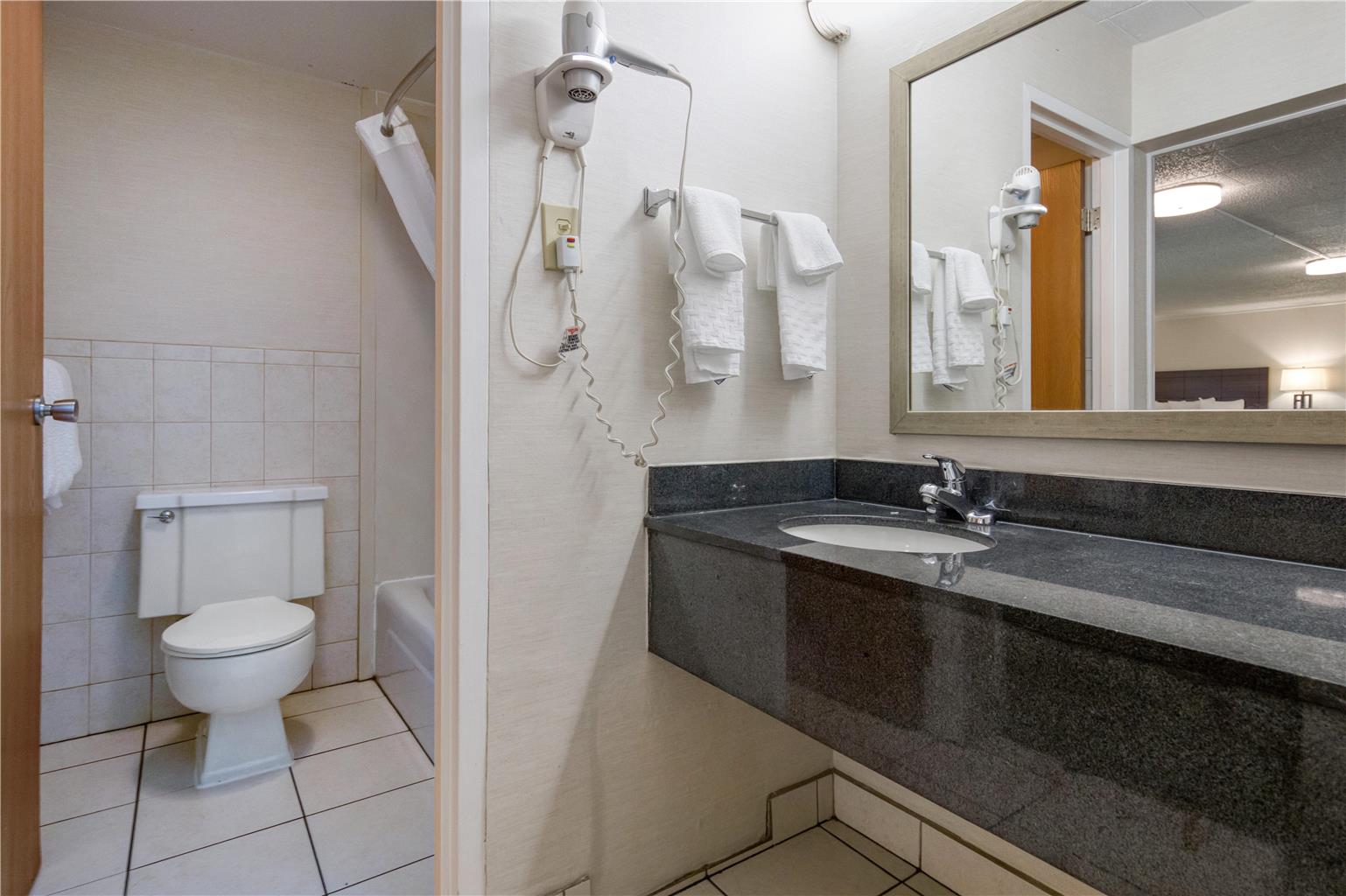 King Suite (Whirlpool) Bathroom