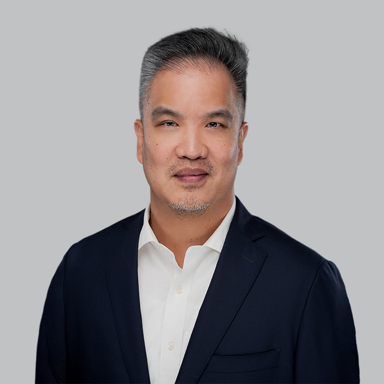 Headshot of Henry Chen, a wealth advisor at Chase