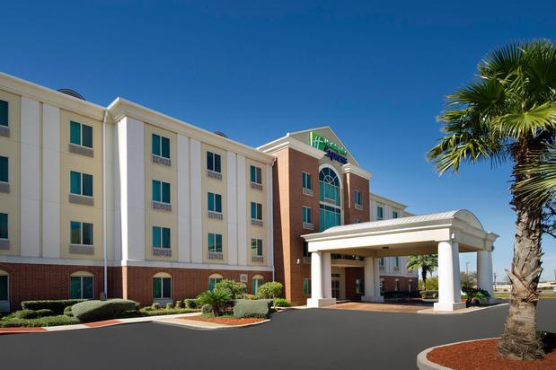 Images Holiday Inn Express & Suites San Antonio West-Seaworld Area by IHG