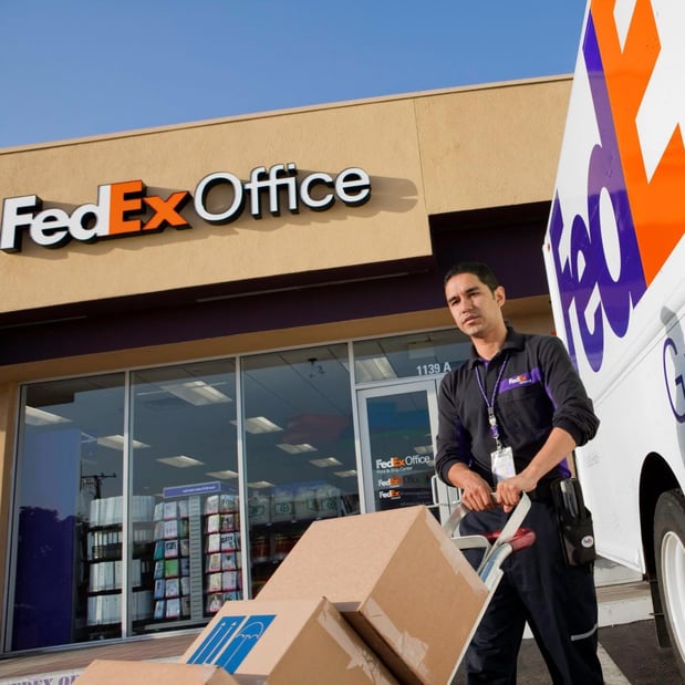 Images FedEx Office Ship Center