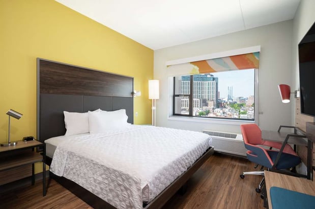 Images Tru by Hilton Baltimore Harbor East
