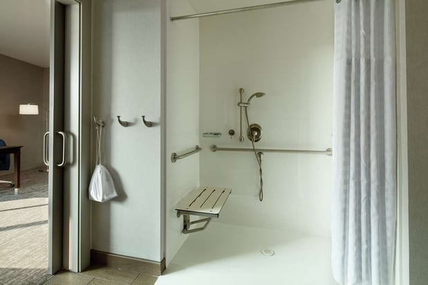 Images Hampton Inn & Suites Teaneck Glenpointe