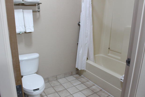 Images Holiday Inn Express & Suites Kansas City-Liberty (Hwy 152) by IHG