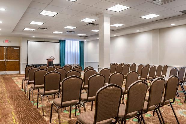 Images Holiday Inn Resort Orlando Lake Buena Vista by IHG