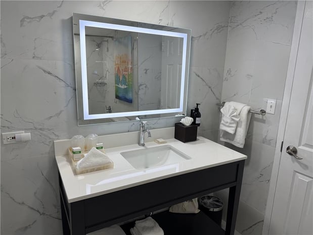 Images The Roslyn, Tapestry Collection by Hilton