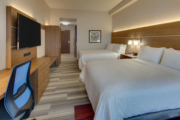 Images Holiday Inn Express & Suites Nashville Metrocenter Downtown by IHG