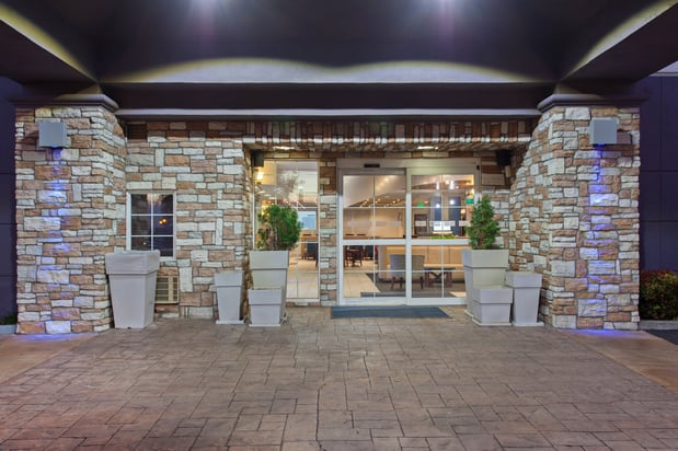 Images Holiday Inn Express & Suites Oakland-Airport by IHG