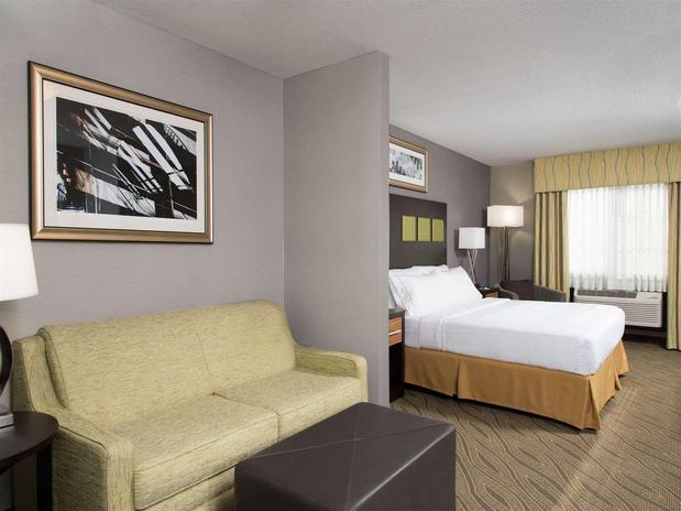 Images Holiday Inn Express & Suites Danville, an IHG Hotel